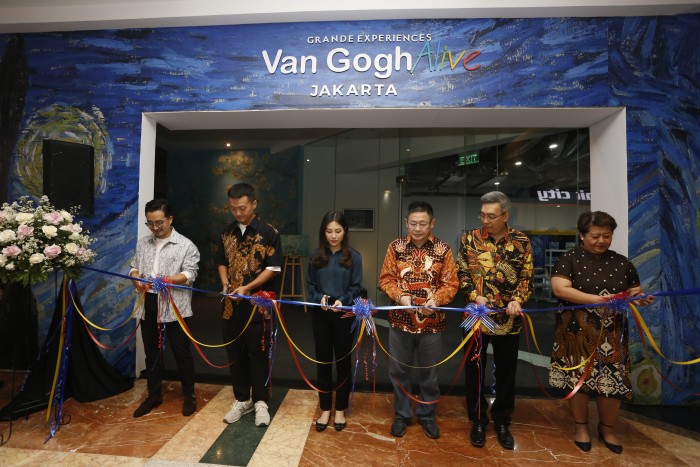 van gogh alive indonesia di mall taman anggrek jakarta