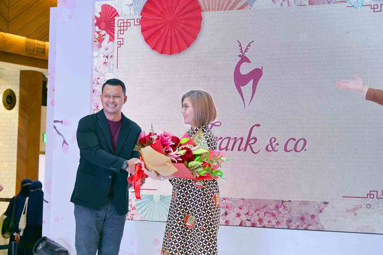 Frank & Co. Liontin berlian. SOGO. Department Store. 33rd anniversary. 