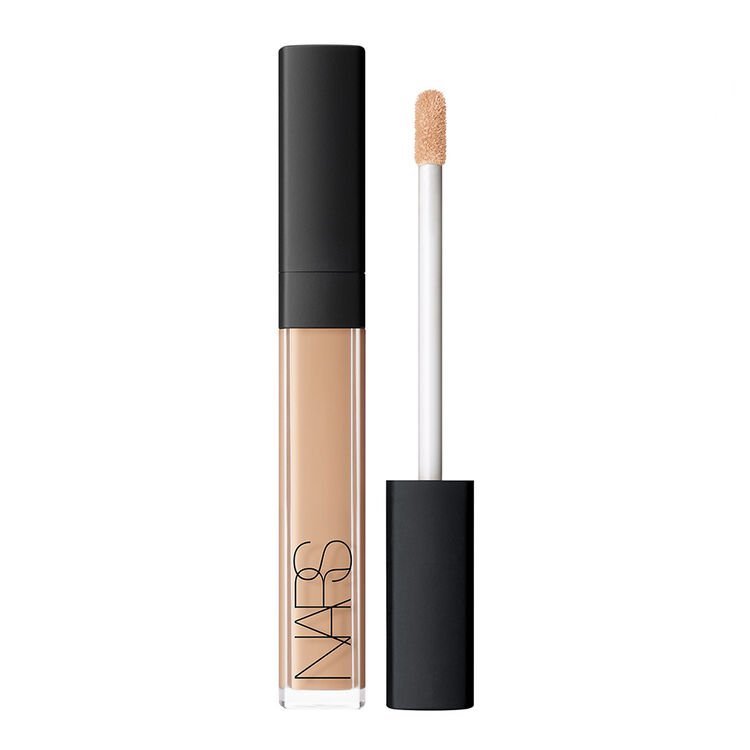 makeup esensial wanita karier