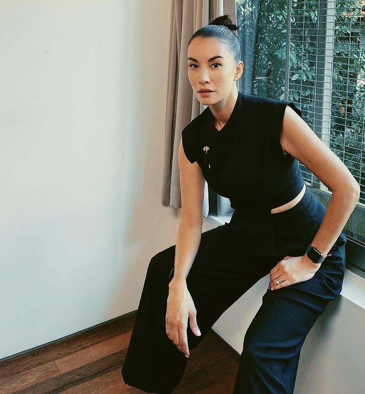 Inspirasi Tampil Chic Dan Stylish Ala Nadya Hutagalung