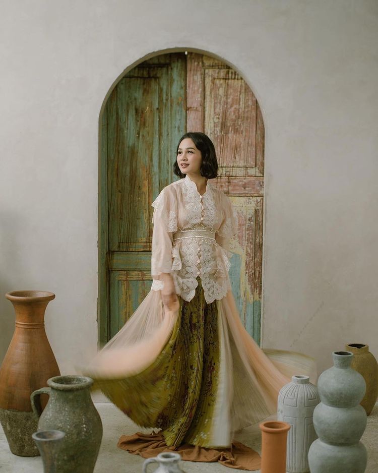 Kebaya modern