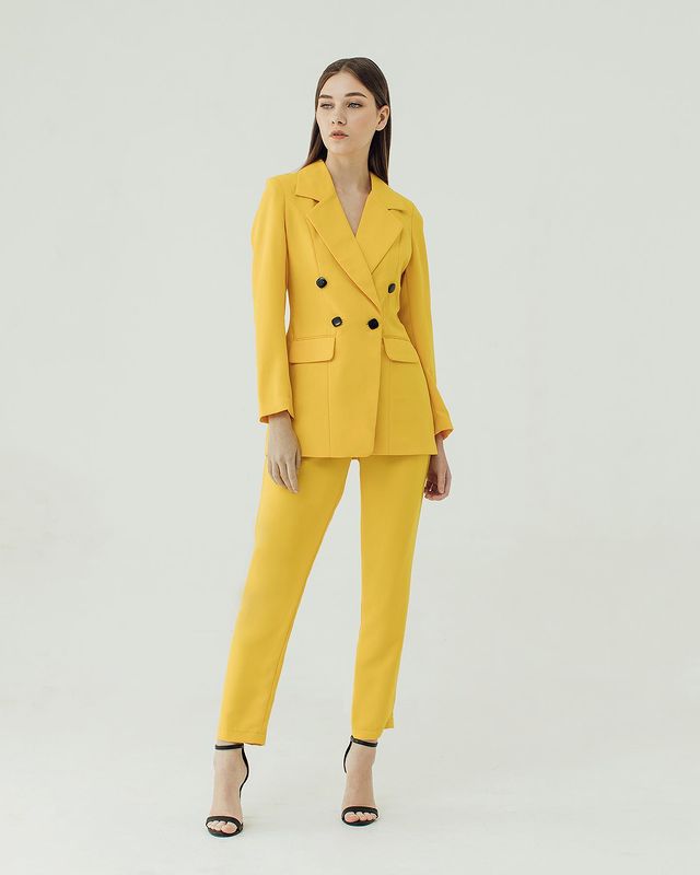 Yuk, Cari Setelan Blazer Wanita Sesuai Bentuk Badan Kamu!