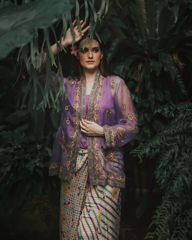 Kebaya modern simple