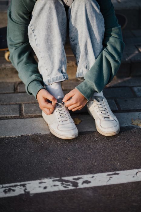cara merawat sepatu putih agar tidak menguning