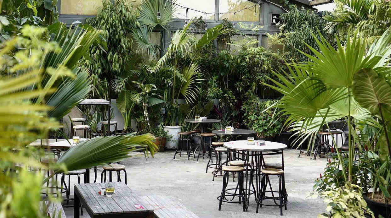 rooftop bar, cafe, club, party, restoran, jakarta, nongkrong, dugem, minum, makan, lounge