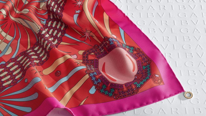 Bvlgari Rilis Koleksi Tas Serpenti Cuore 1968