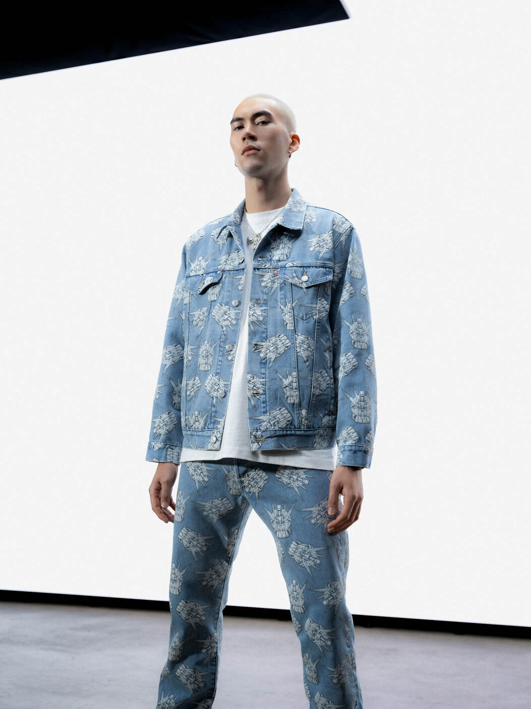 Levi’s® x Gundam Hadirkan Koleksi Pakaian Desain Futuristik