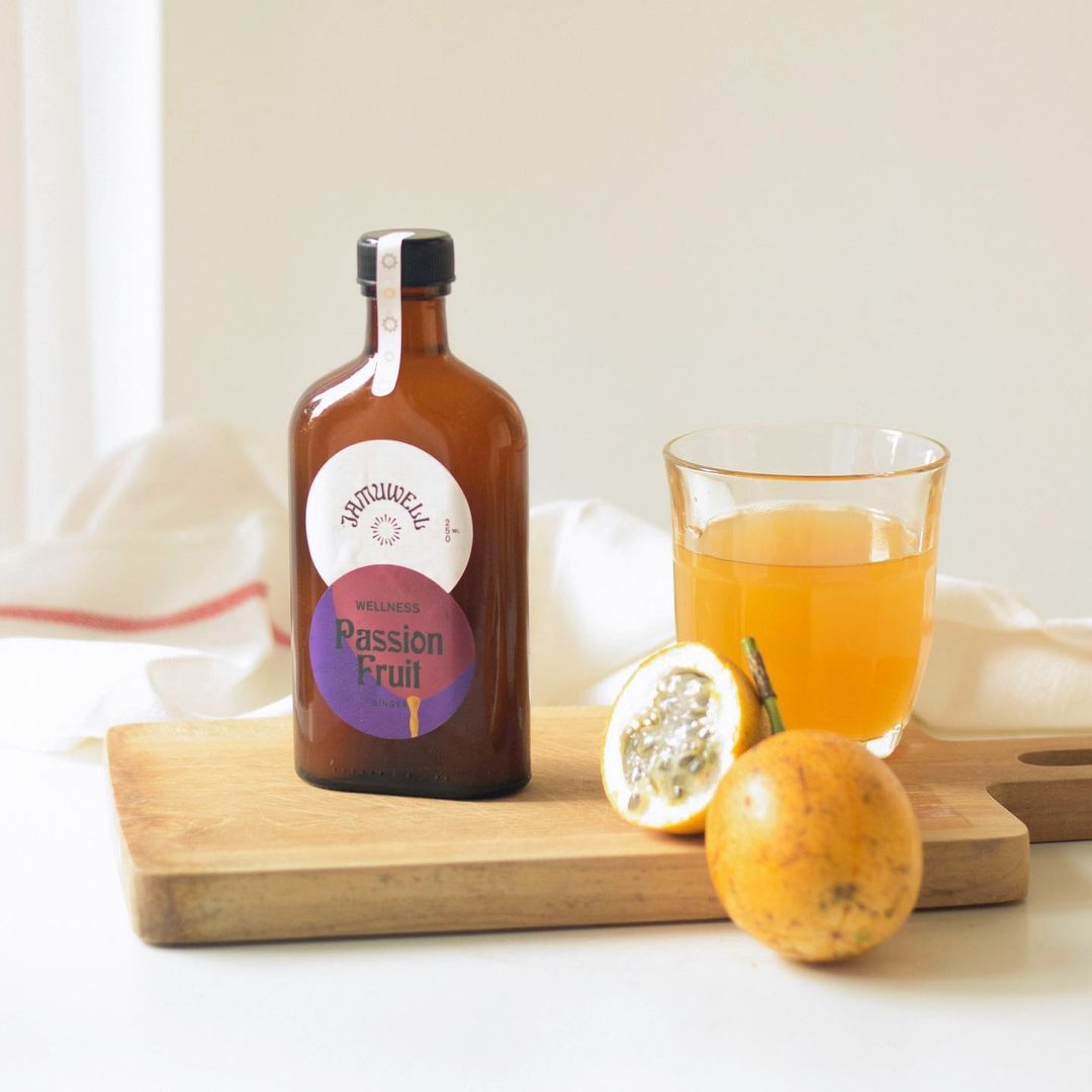 Jamu. Jamuwell. Jamu tradisional. Buah.