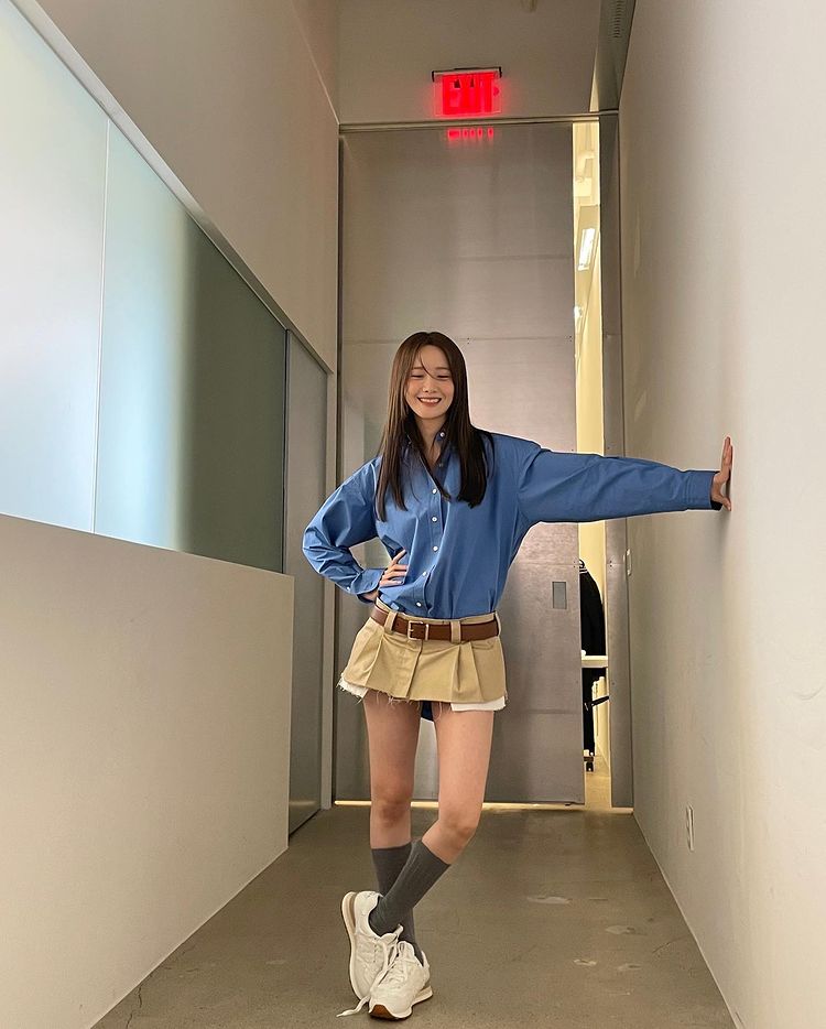 Rekomendasi Sneakers Putih Andalan Selebritas Korea