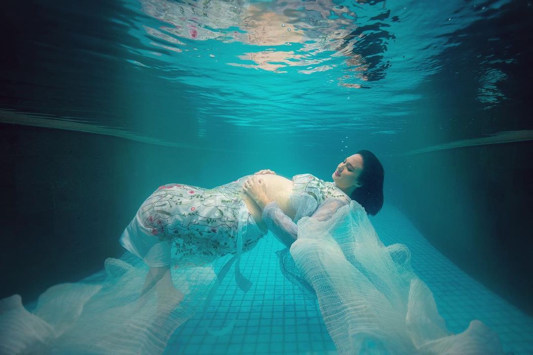 Inspirasi Ragam Konsep Maternity Shoot Ala Selebritas