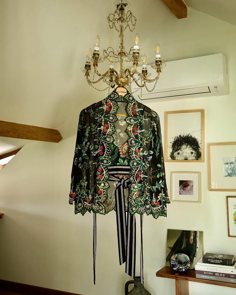 Kebaya modern