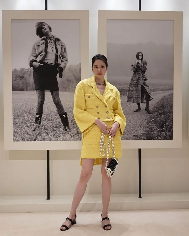 Bahan twill bantu memberikan kamu penampilan yang mature dan timeless