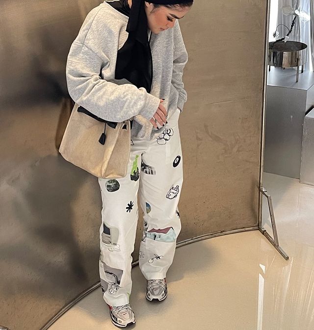  5 Celana ini Cocok Dengan Oversize Sweater, Sudah Tahu? 