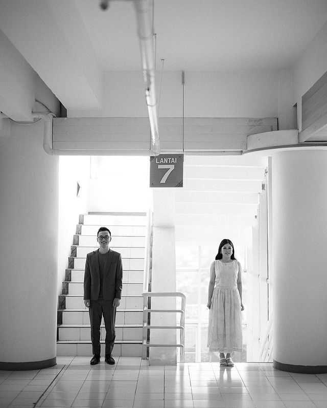 Simak, Inspirasi Gaya Foto Prewedding Indoor 