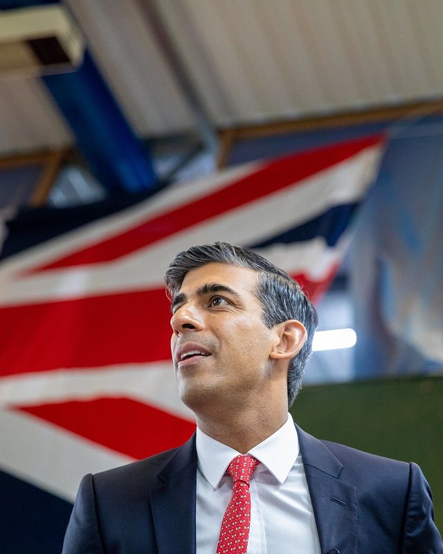 rishi sunak perdana menteri inggris pertama keturunan india