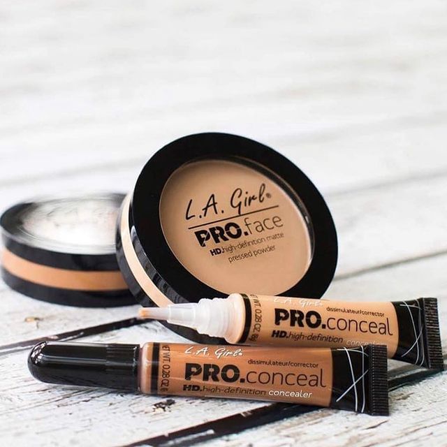 Concealer dari LA Girls dilengkapi dengan kemasan yang praktis
