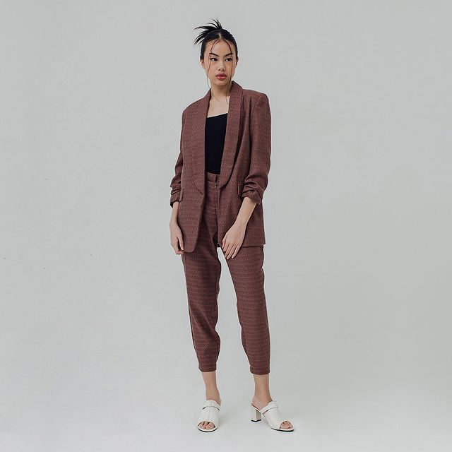 Yuk, Cari Setelan Blazer Wanita Sesuai Bentuk Badan Kamu!