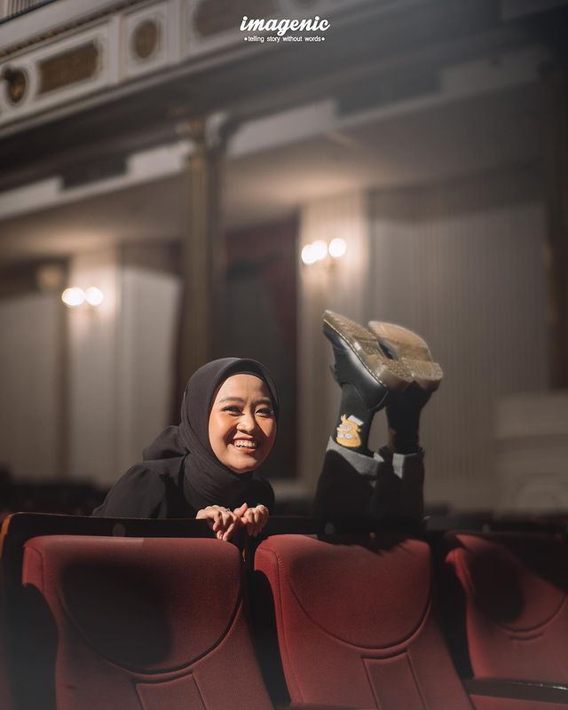 Simak, Inspirasi Gaya Foto Prewedding Indoor 