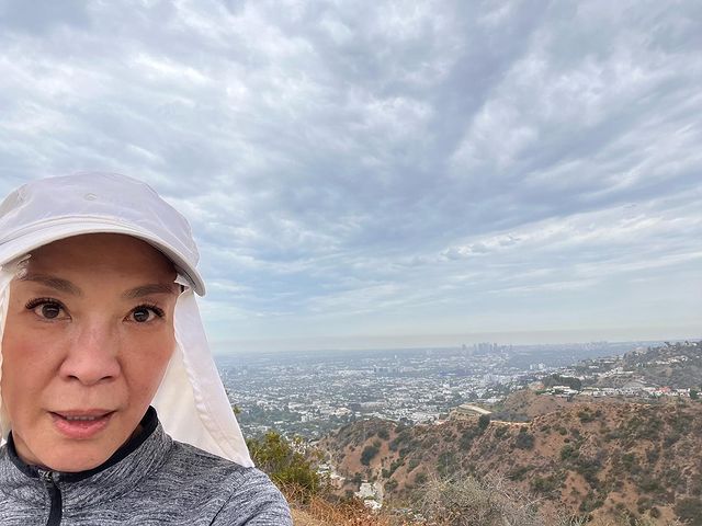 Rahasia kecantikan Michelle Yeoh untuk awet muda di usia 60 tahun