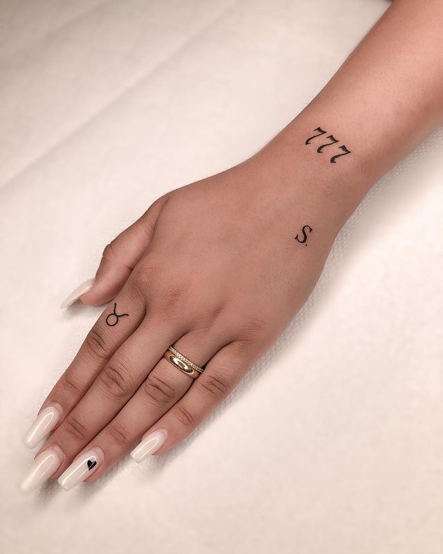 tato simbol keberuntungan