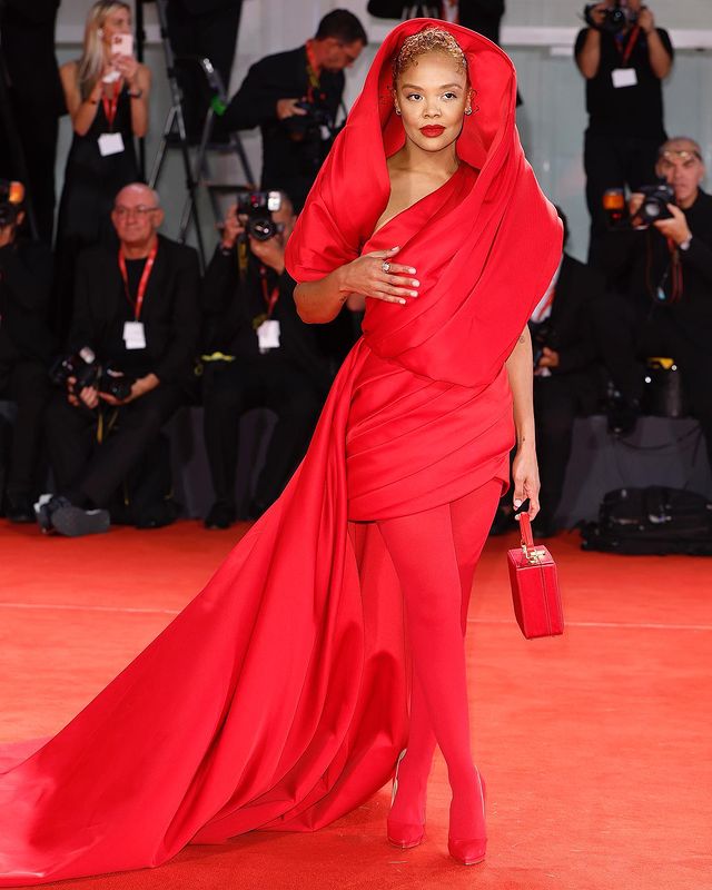 Gaya Tessa Thompson di Venice Film Festival 2022