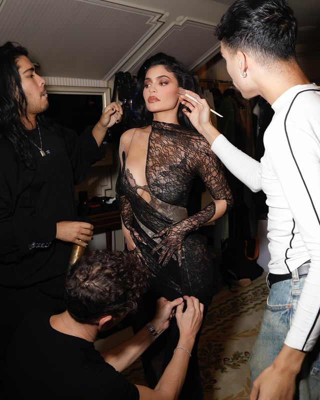 Kylie Jenner selebriti dengan zodiak Leo yang sangat fashionable.