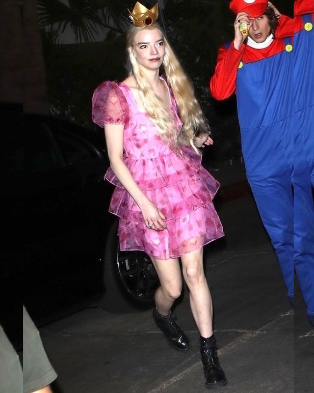 kostum halloween terbaik selebriti hollywood 2022