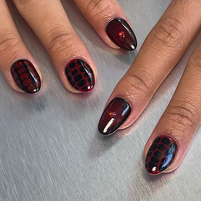 Nail art pattern yang berikan kesan bold di hari imlek