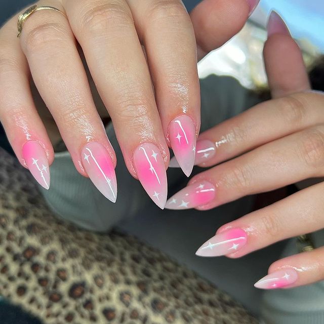 Aura nails cocok untuk suasana imlek yang meriah