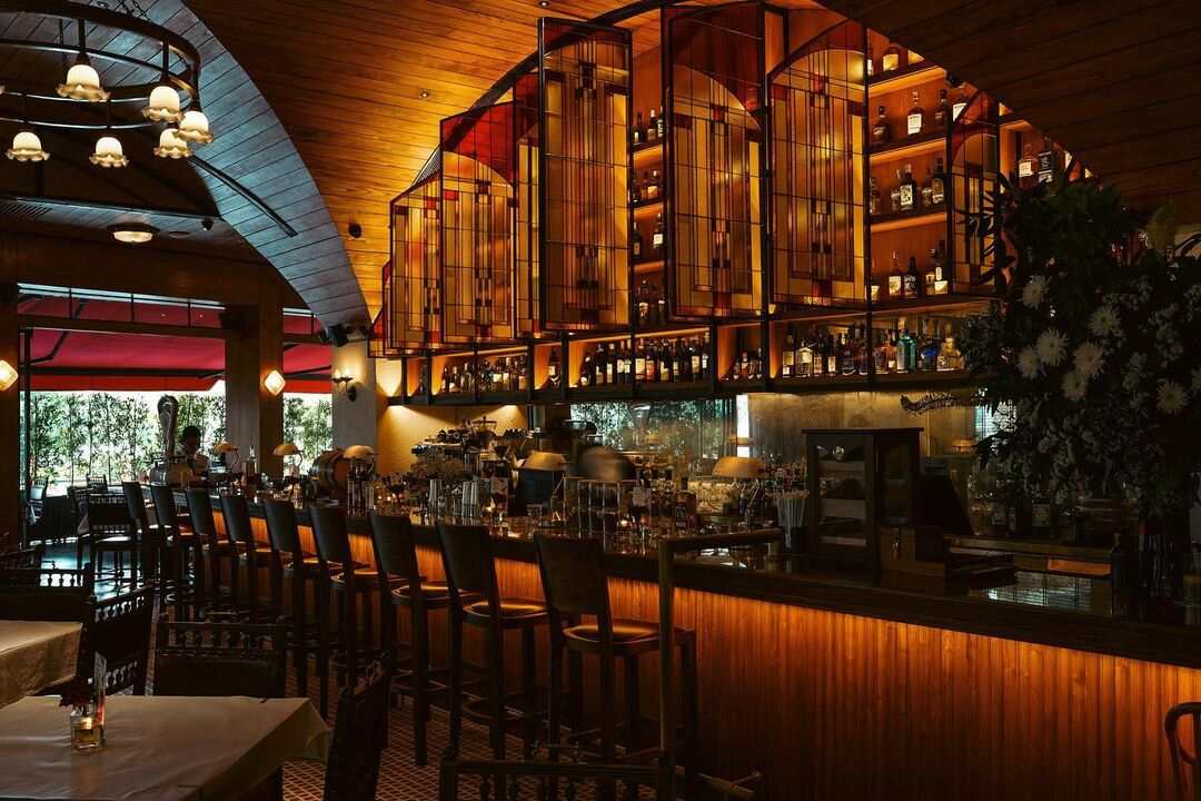 bar, lounge, koktail, bir, cocktail, minuman, alkohol, chill, santai, mewah, nyaman, jakarta, tempat, rekomendasi, makanan, drunk