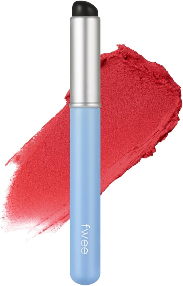 Silicone lip brush untuk ciptakan blurry lips