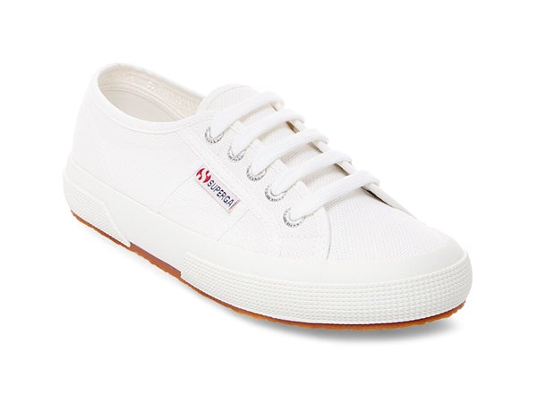 sepatu putih wanita kekinian