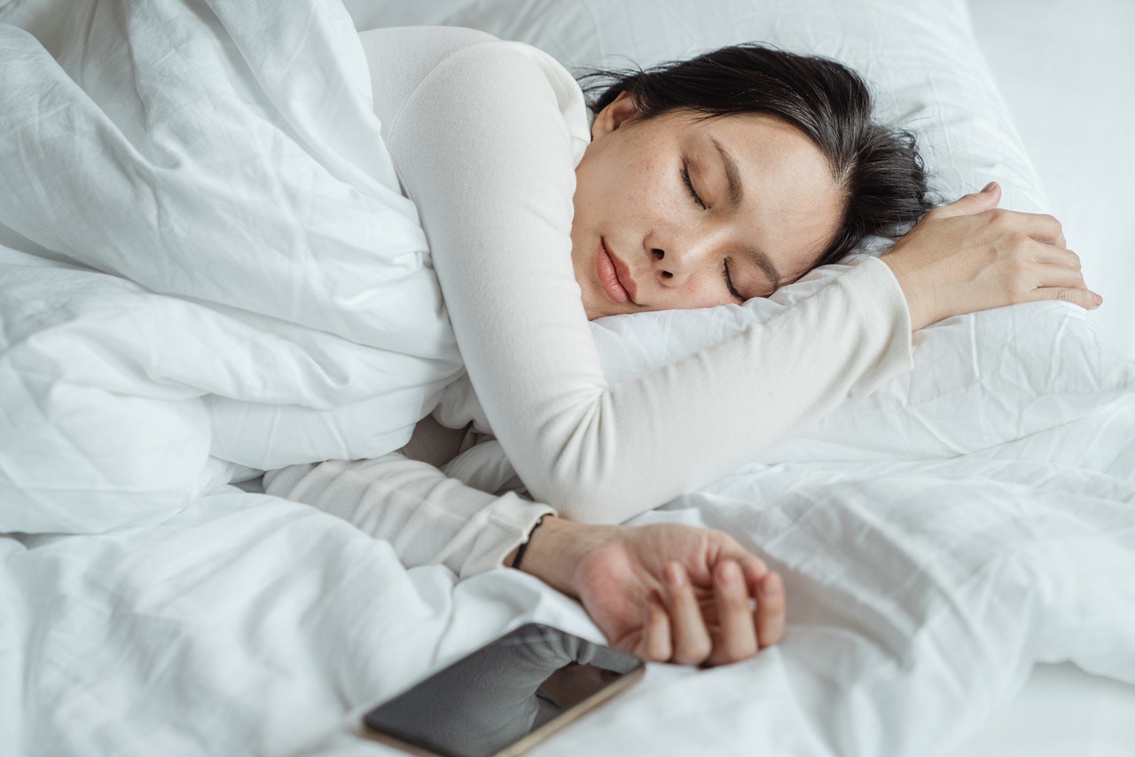 cara menenangkan pikiran agar kamu bisa tidur