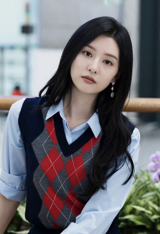 Chic dan Stylish! 5 Ide Workwear Wanita Ala Karakter KDrama!