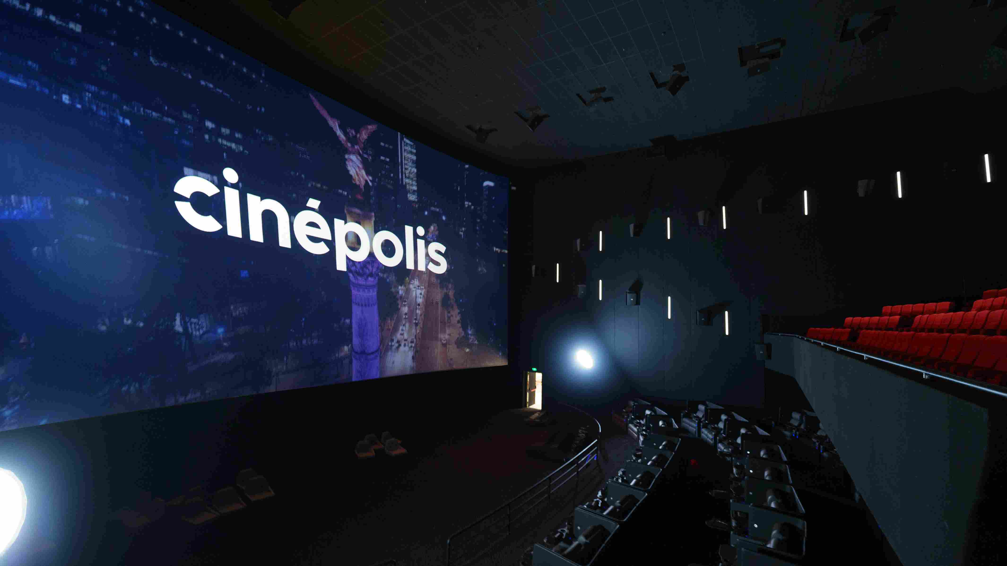 Double deck cinema. Bioskop. Cinépolis Cinemas. Senayan Park.