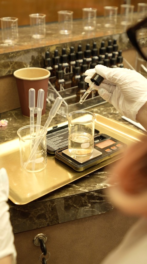 Personalisasi Parfum di Mine Perfumery