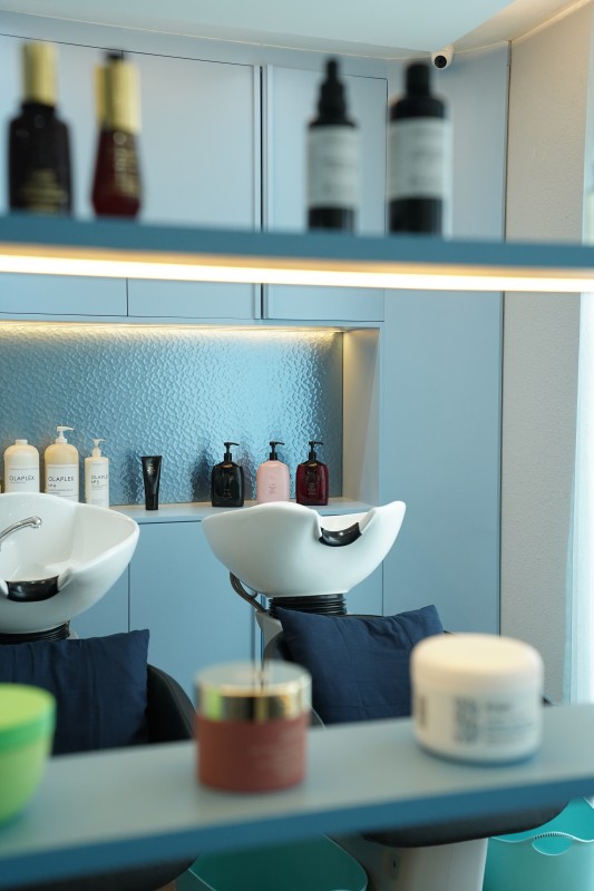 Perawatan Rambut Mewah di Dusty Blue Hair Studio