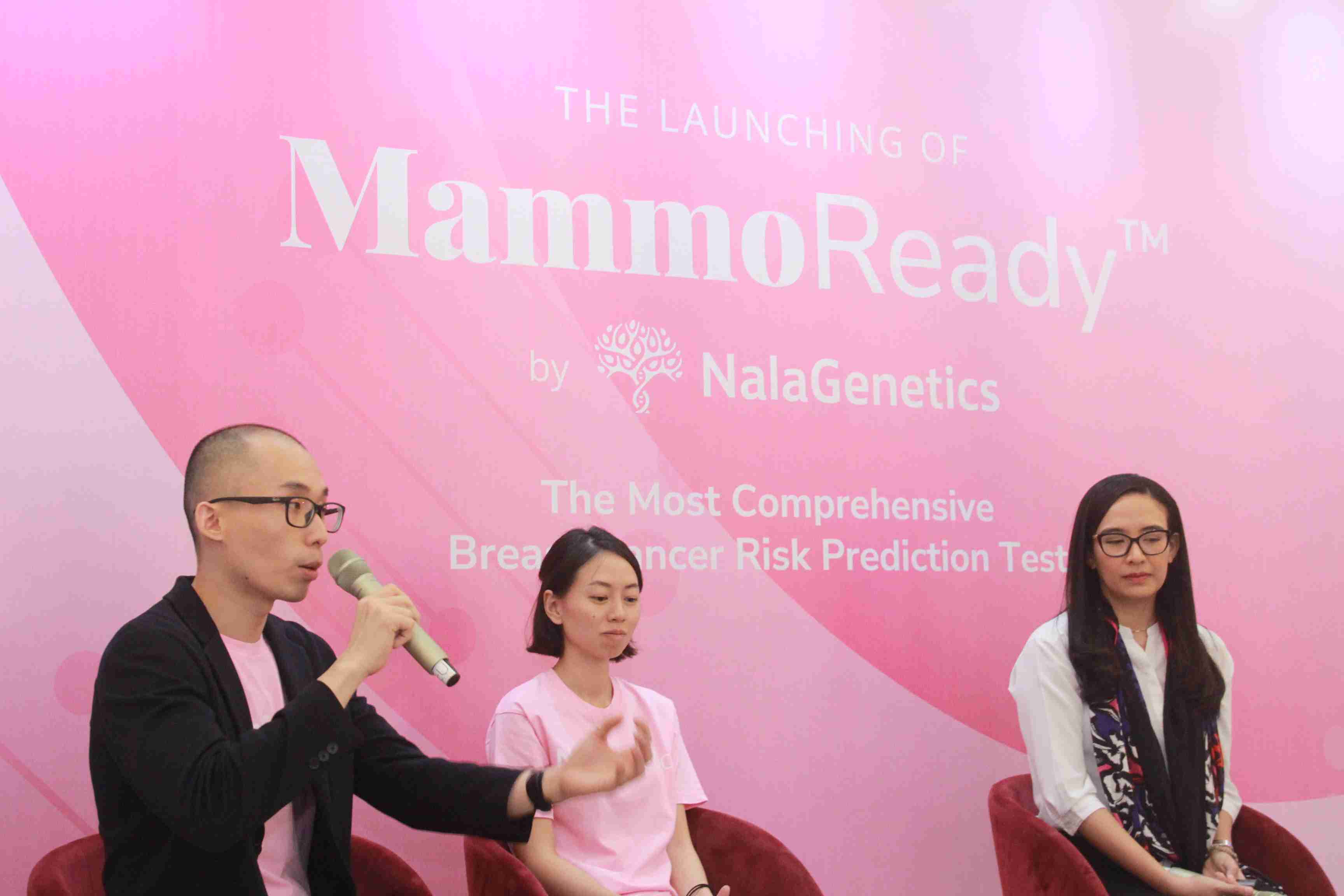 (Dari kiri ke kanan:  Eric Aria Fernandez, PhD, Risk Prediction Product Manager NalaGenetics, Levana Sani, CEO NalaGenetics, Dr. Natalia Zwensi Areros, Msc. Foto: Dok. NalaGenetics)
