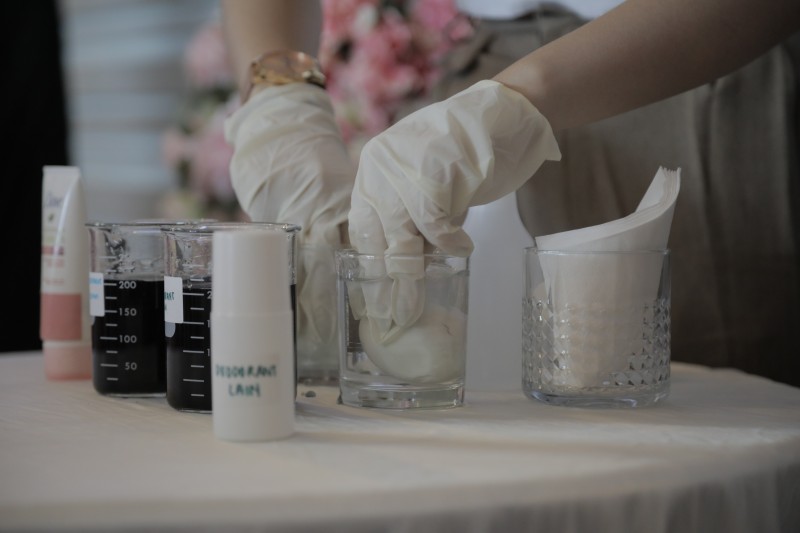 Dove Deodorant Dry Serum oleh Dove Deodorant di Underarms Expert Talk Cosmopolitan Indonesia Summer Party 2022