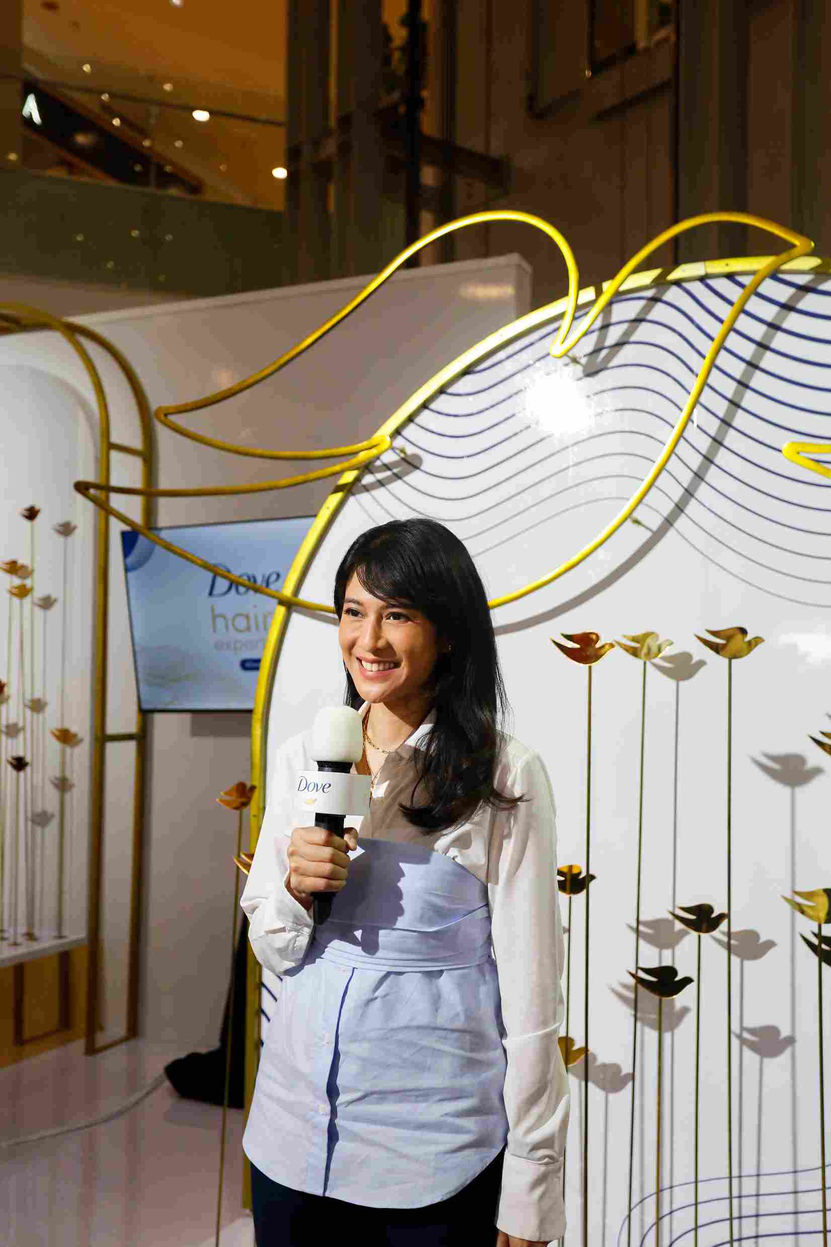Dian Sastrowardoyo. Dove. Dobe hairfall expert center. solusi rambut rontok. shampoo rambut rontok.