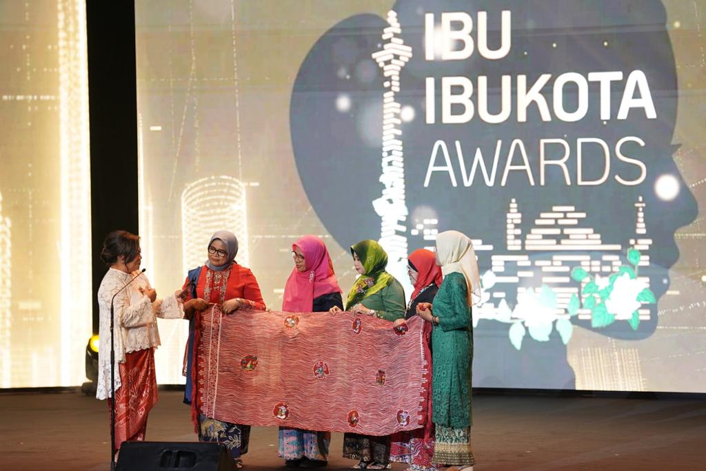 ibu ibukota awards 2022 oleh fery farhati