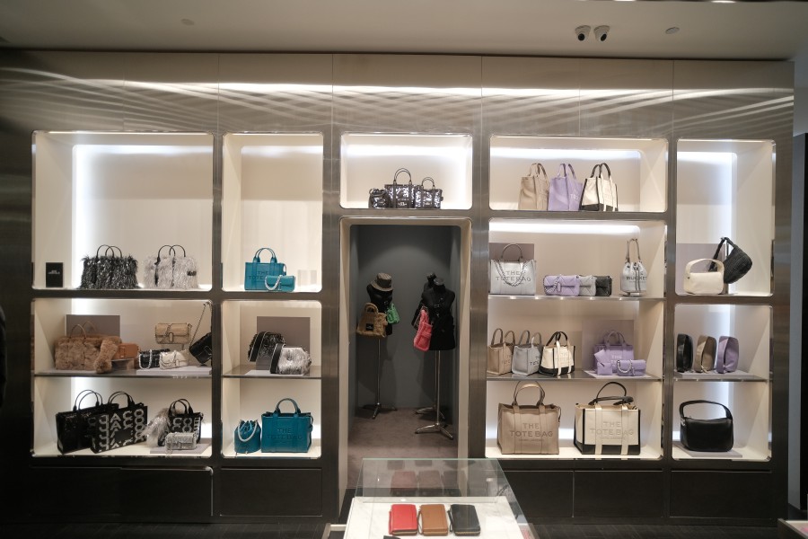 Marc Jacobs Resort 2023 koleksi tas JMarc Shoulder Bag