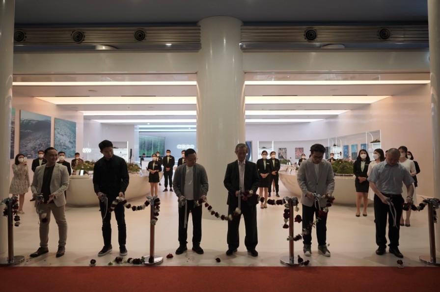oppo gallery gandaria city