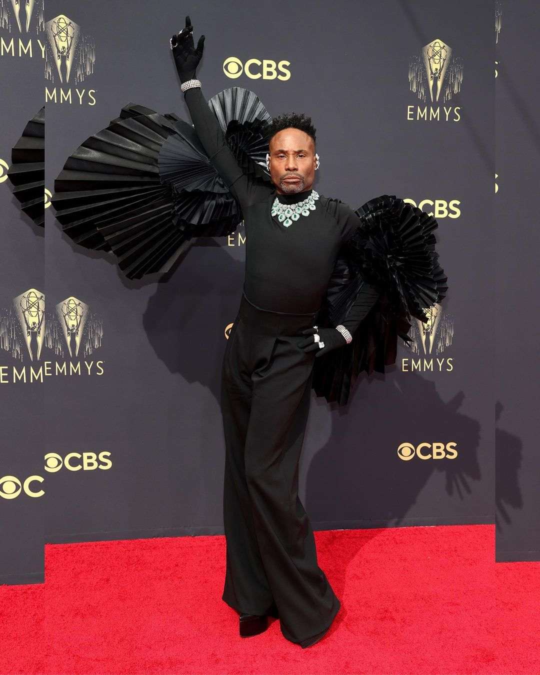 gaya busana terbaik di emmy awards 2021