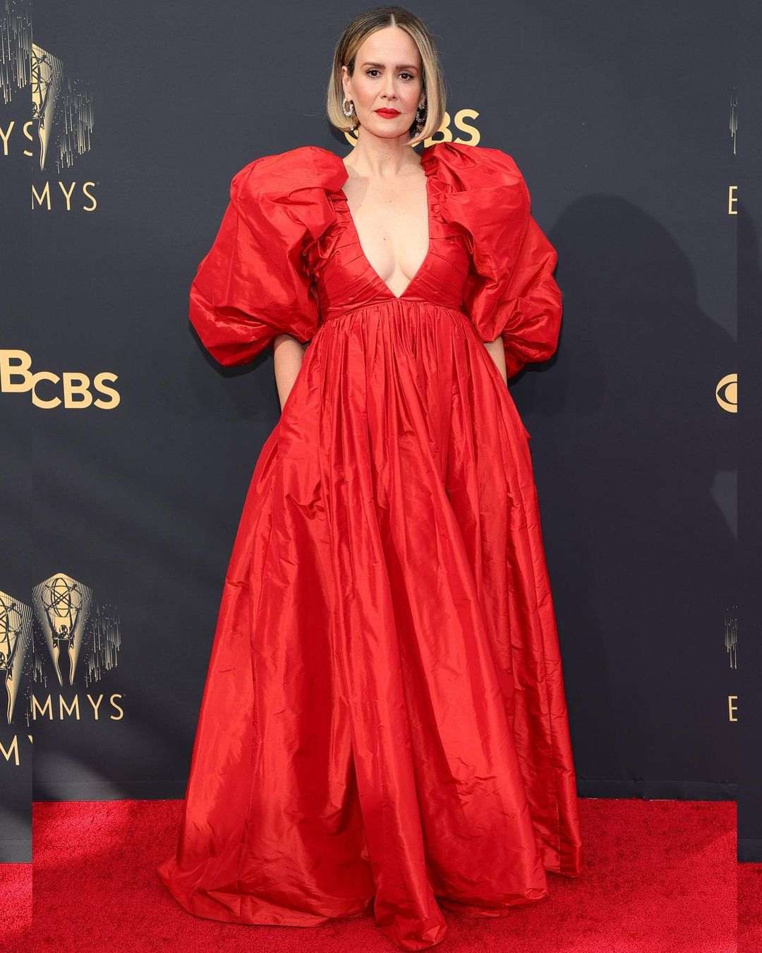 gaya busana terbaik di emmy awards 2021