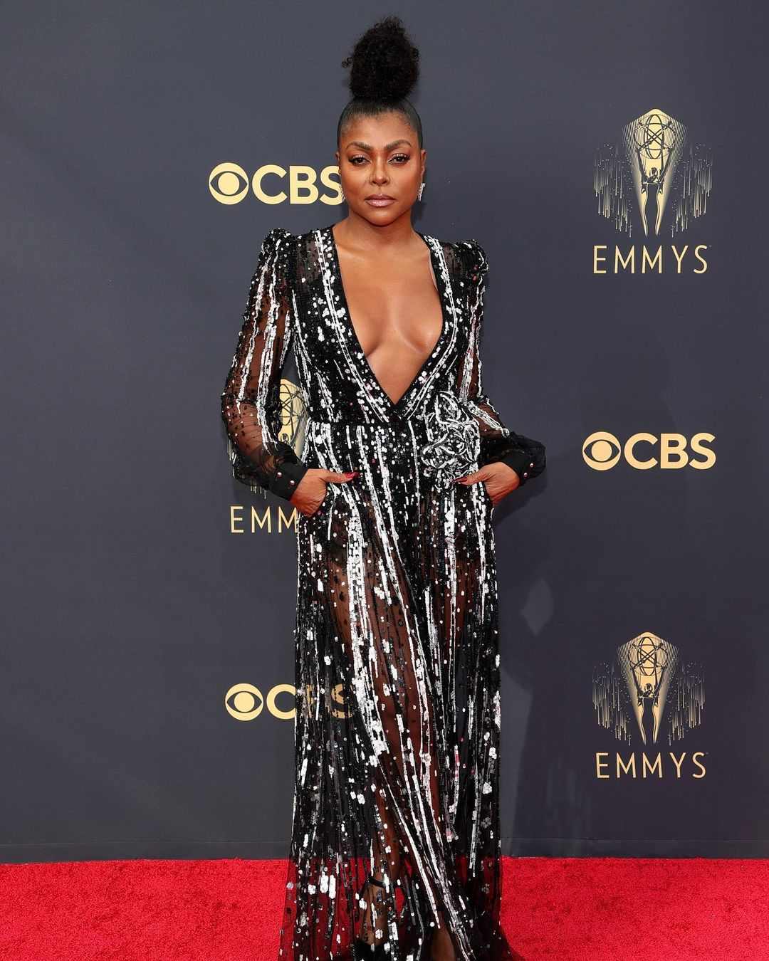 gaya busana terbaik di emmy awards 2021