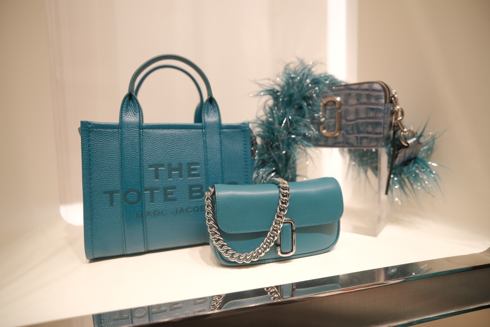 Marc Jacobs Resort 2023 koleksi tas JMarc Shoulder Bag