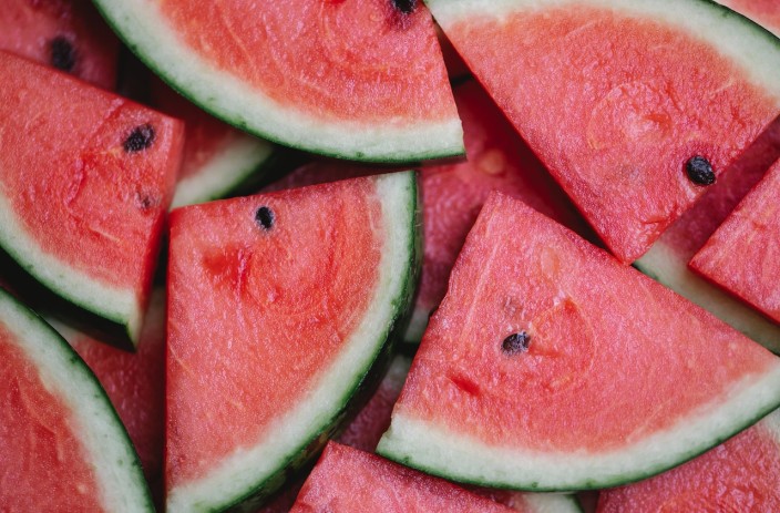 buah yang bisa bikin bibir merah alami, semangka