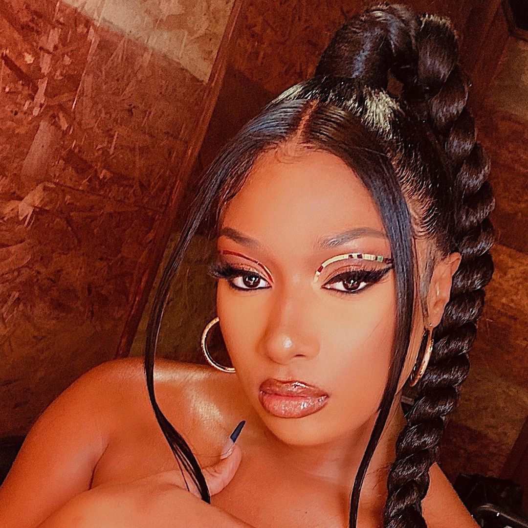 graphic eyeliner