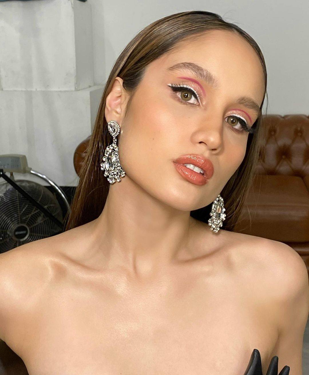 graphic eyeliner